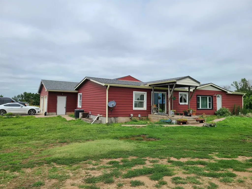 10716 212th Winfield KS 67156