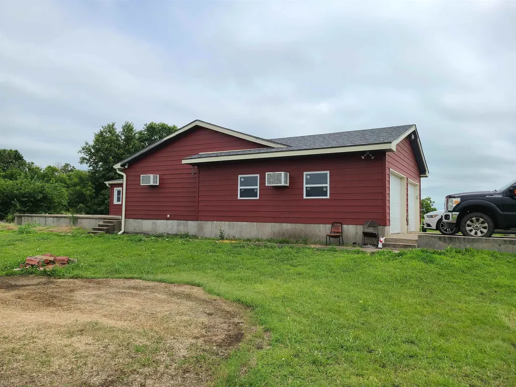 10716 212th Winfield KS 67156