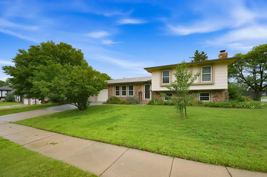 7006 E Stonegate Street Wichita KS 67206