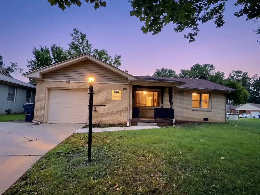 2048 S Ridgewood Wichita KS 67218