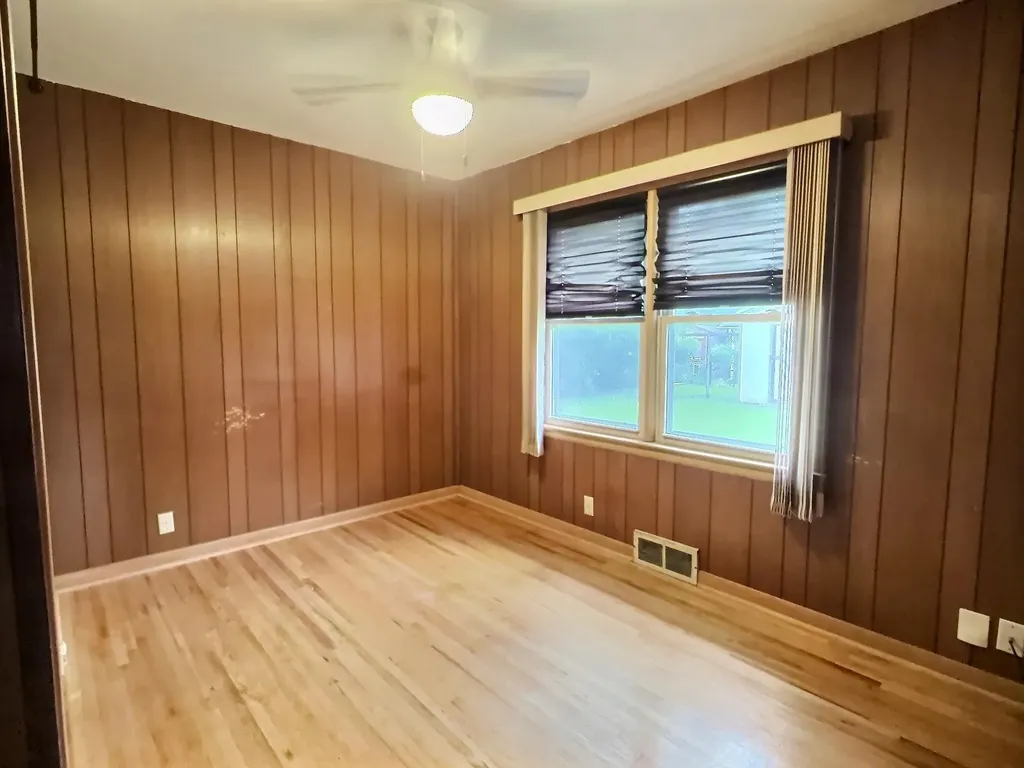 2048 S Ridgewood Wichita KS 67218