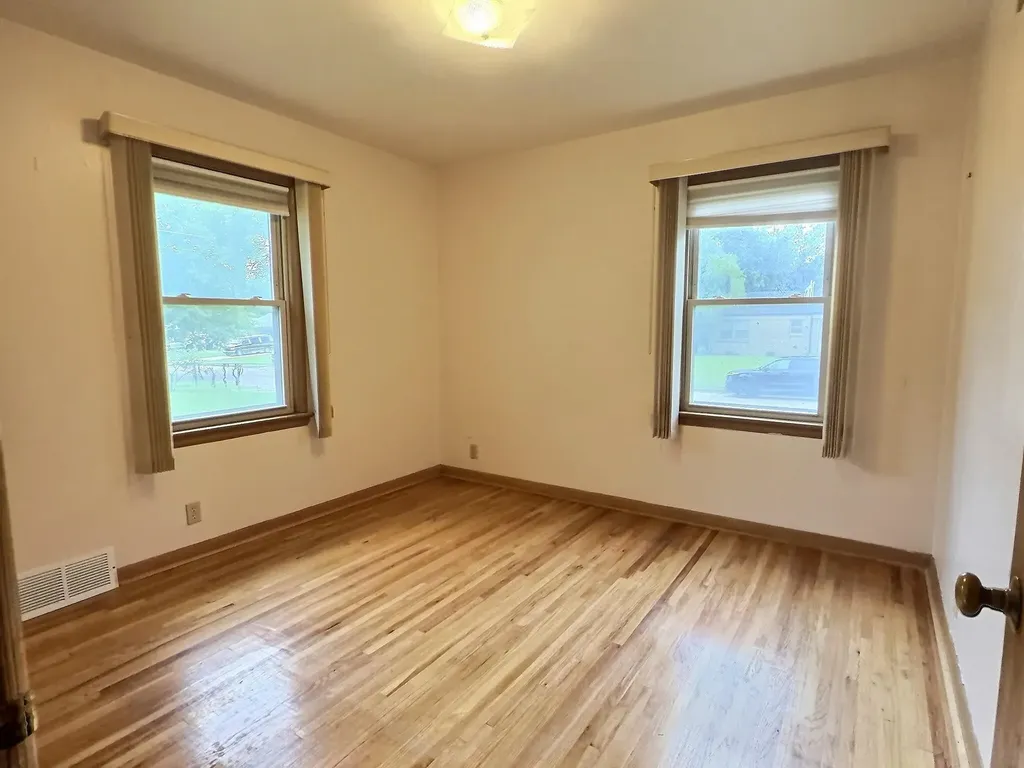 2048 S Ridgewood Wichita KS 67218