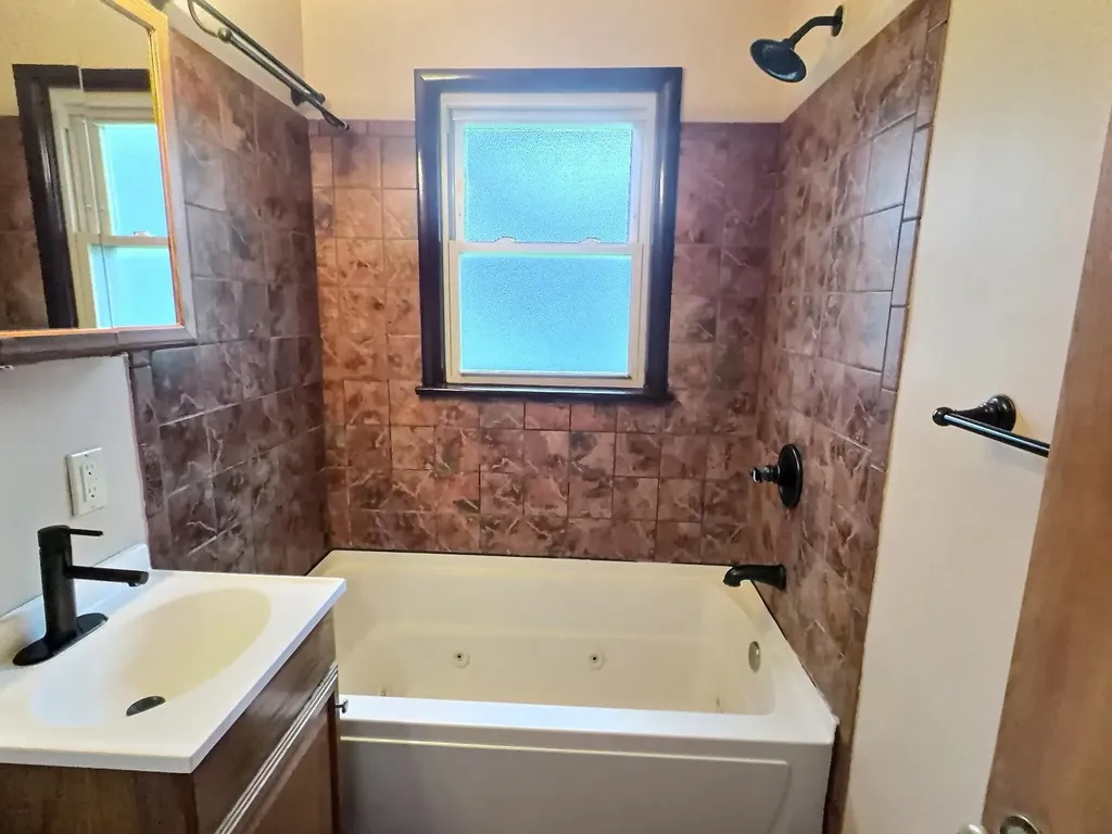 2048 S Ridgewood Wichita KS 67218