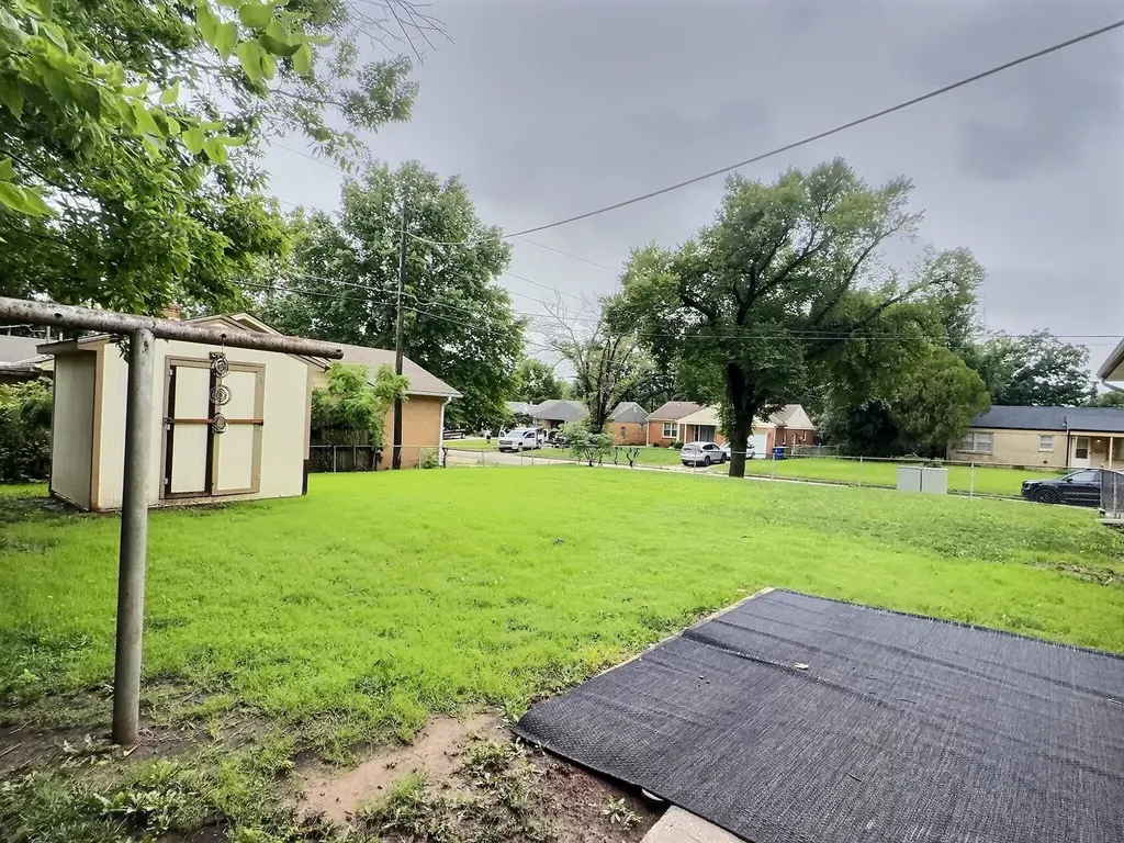 2048 S Ridgewood Wichita KS 67218