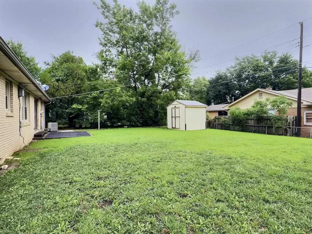 2048 S Ridgewood Wichita KS 67218
