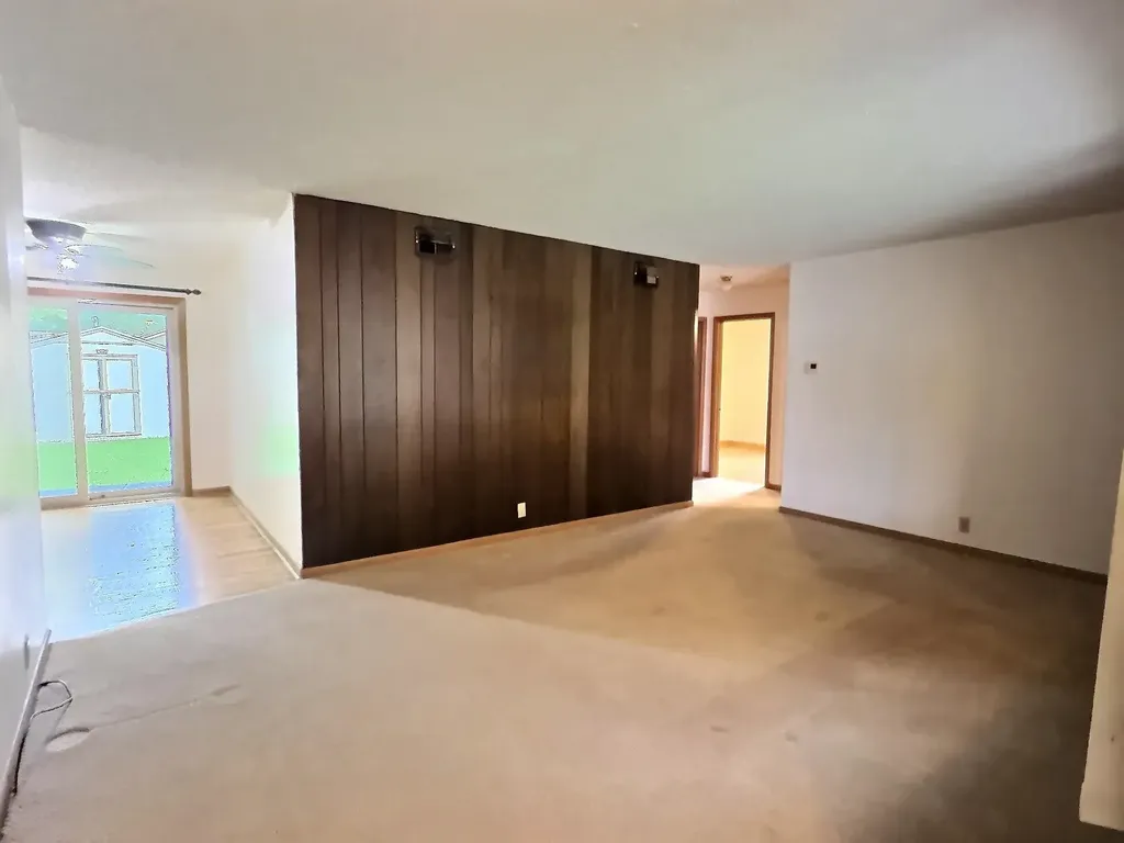 2048 S Ridgewood Wichita KS 67218