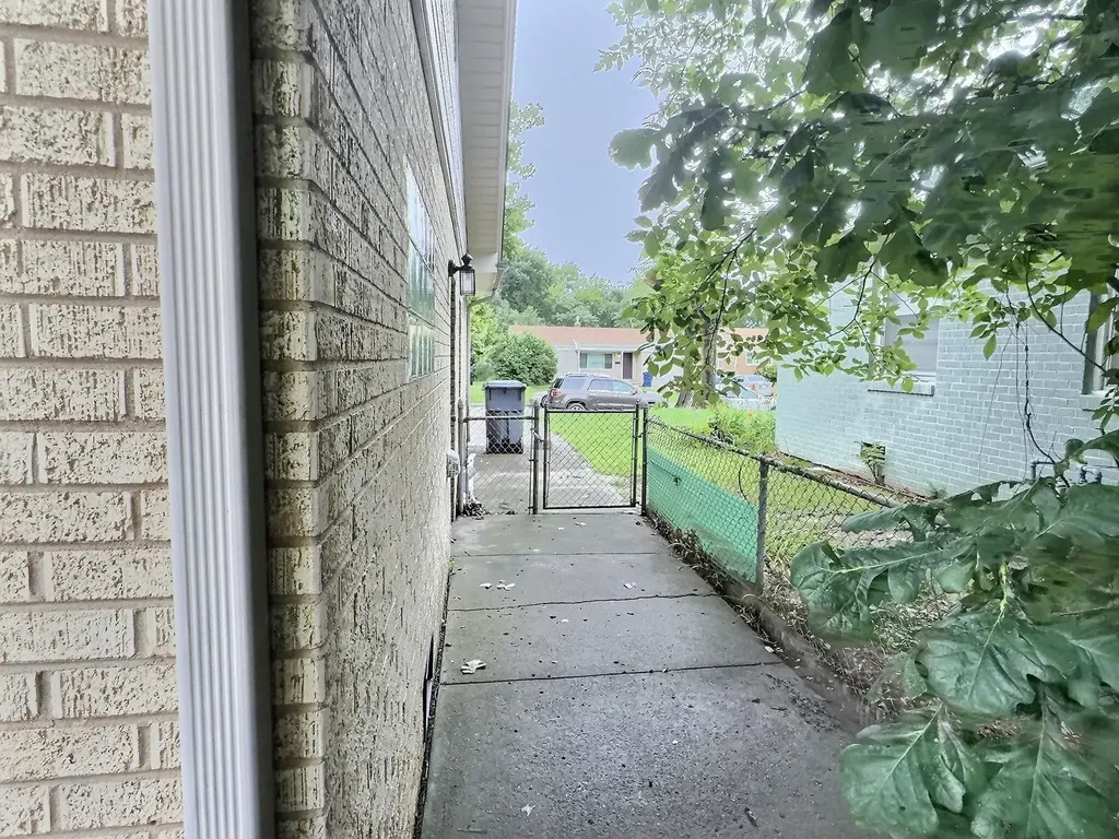 2048 S Ridgewood Wichita KS 67218