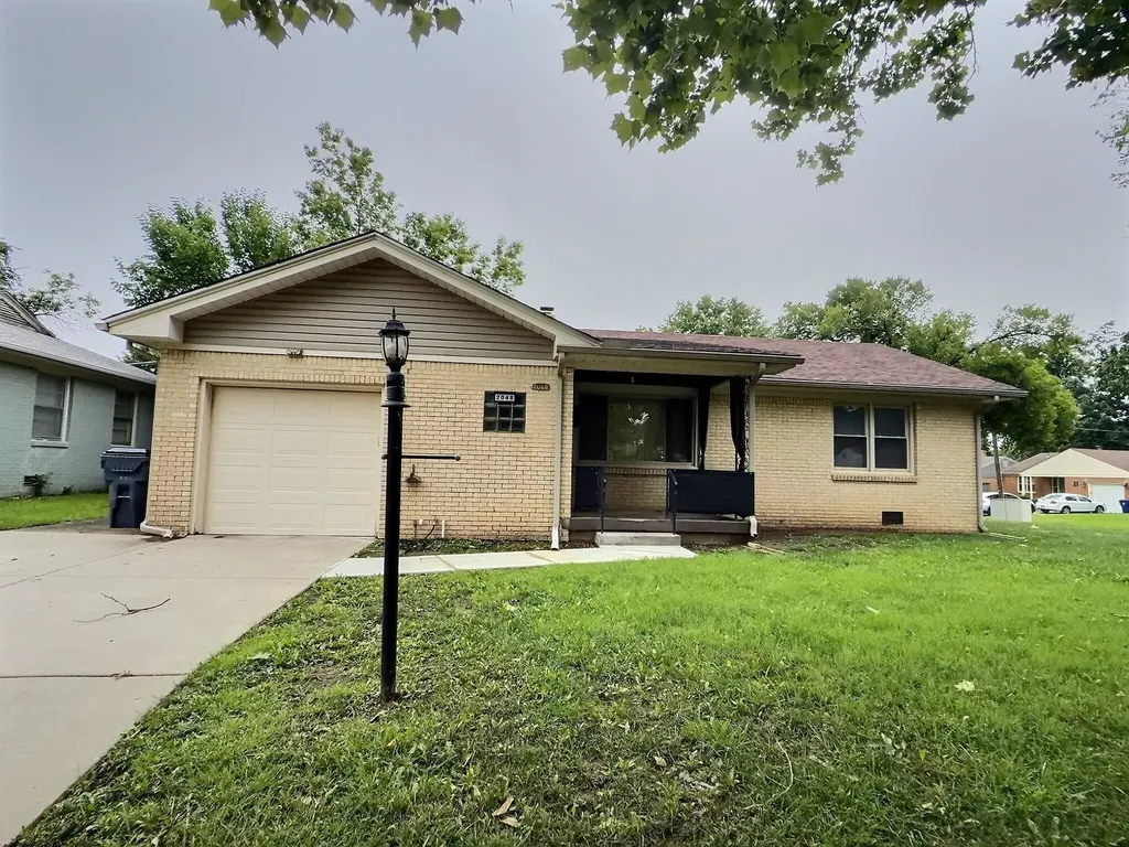 2048 S Ridgewood Wichita KS 67218