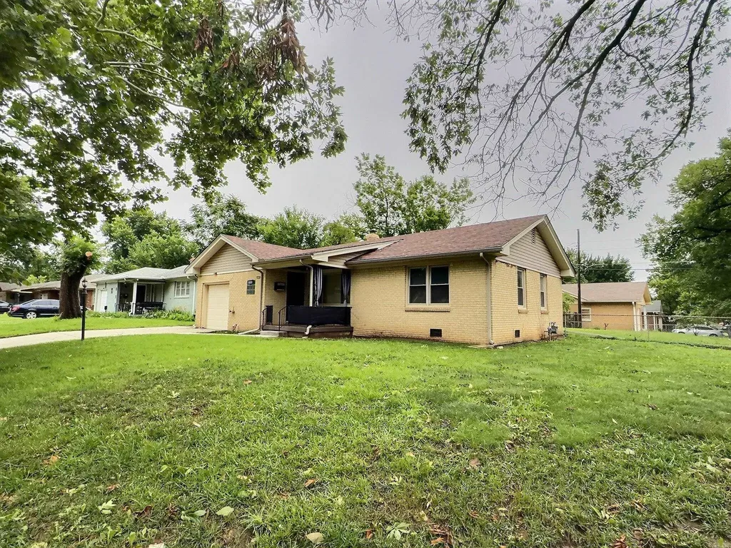 2048 S Ridgewood Wichita KS 67218