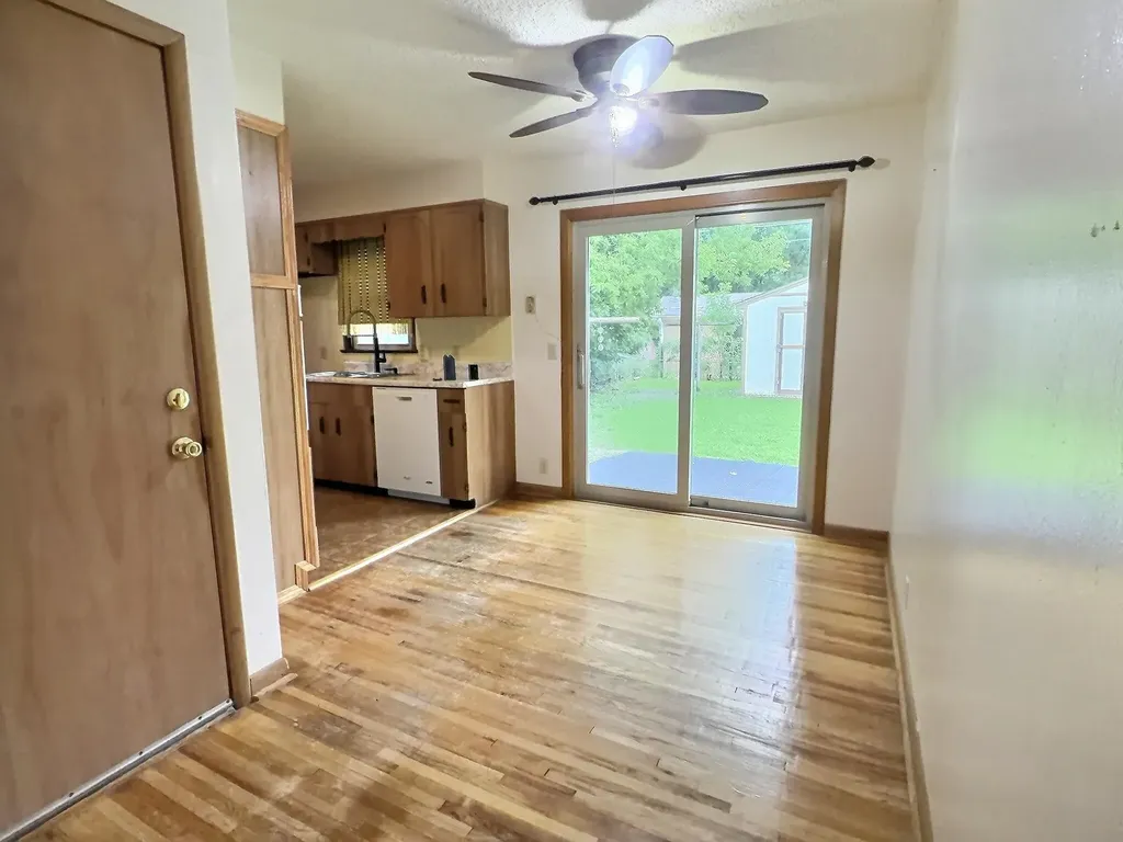 2048 S Ridgewood Wichita KS 67218