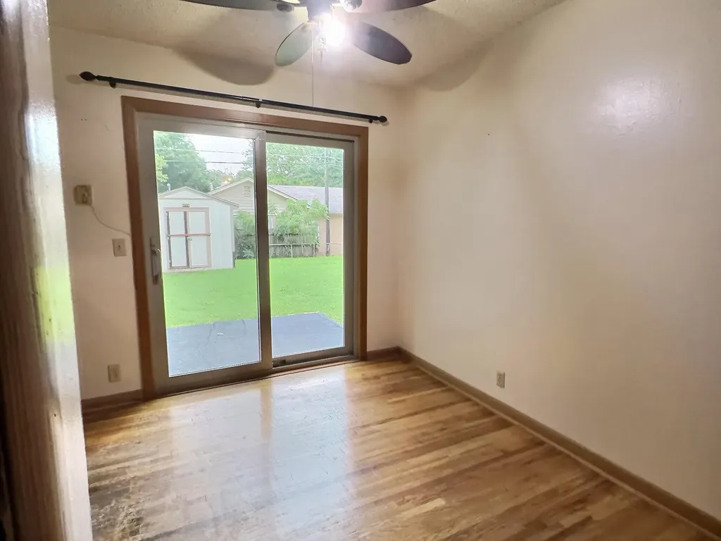 2048 S Ridgewood Wichita KS 67218