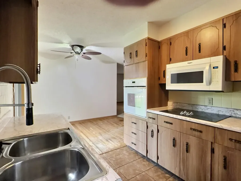2048 S Ridgewood Wichita KS 67218