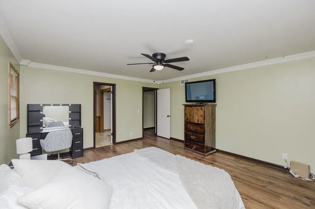 1019 N Chipper Wichita KS 67212