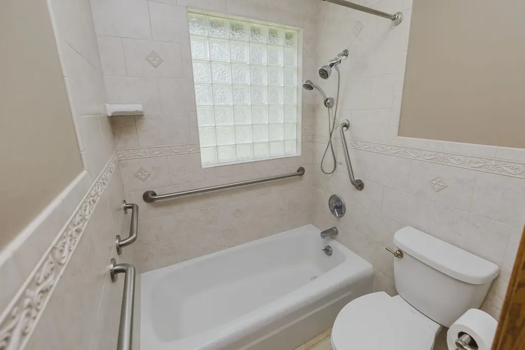 1019 N Chipper Wichita KS 67212