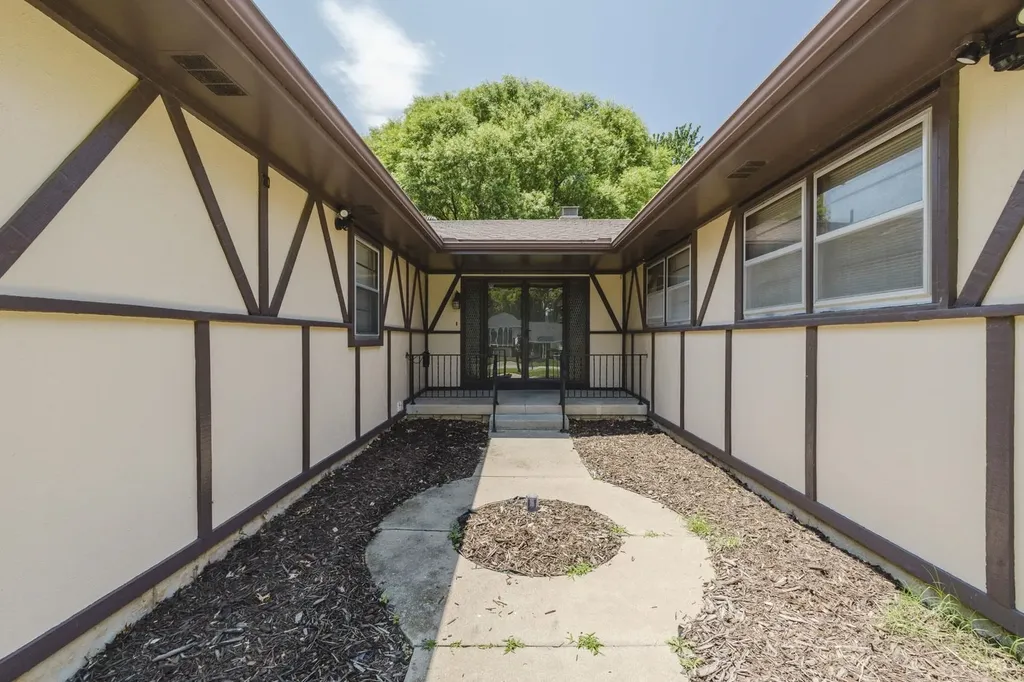 1019 N Chipper Wichita KS 67212