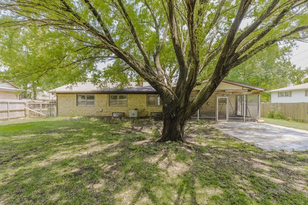 1019 N Chipper Wichita KS 67212