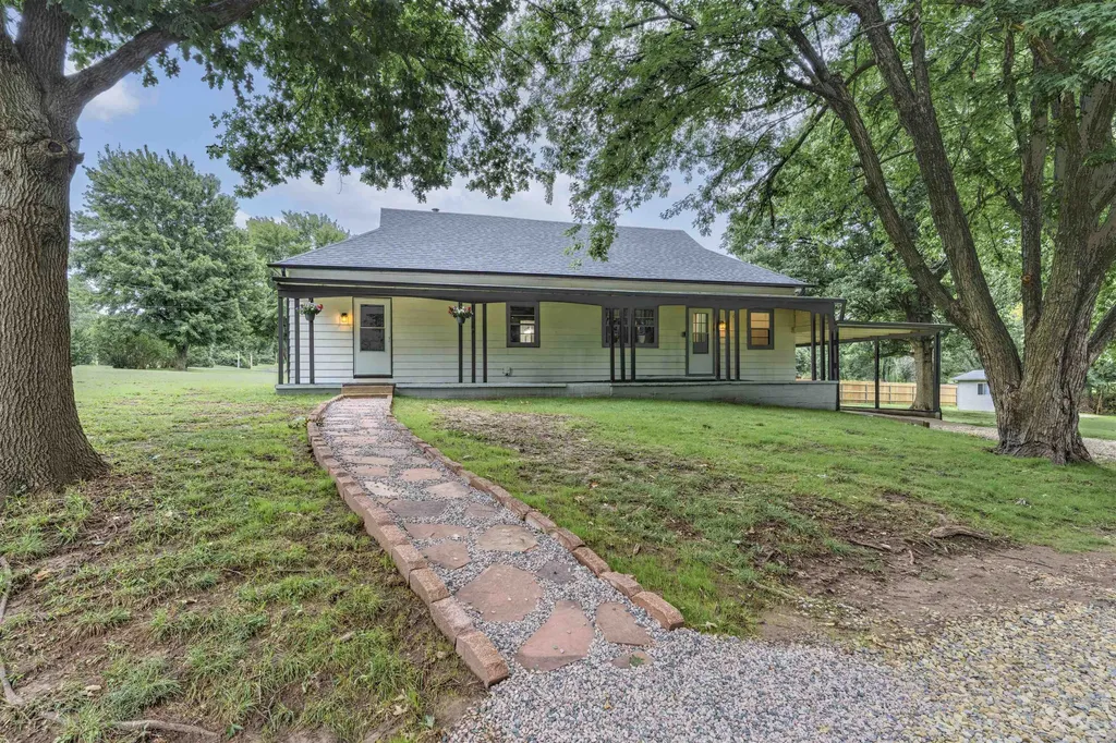 1701 E Chestnut Avenue Arkansas City KS 67005