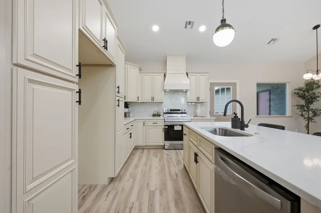 731 N Wakefield Avenue Valley Center KS 67147