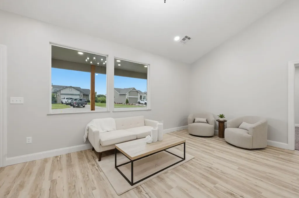 731 N Wakefield Avenue Valley Center KS 67147