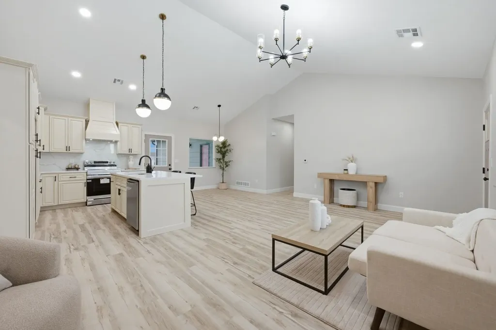 731 N Wakefield Avenue Valley Center KS 67147