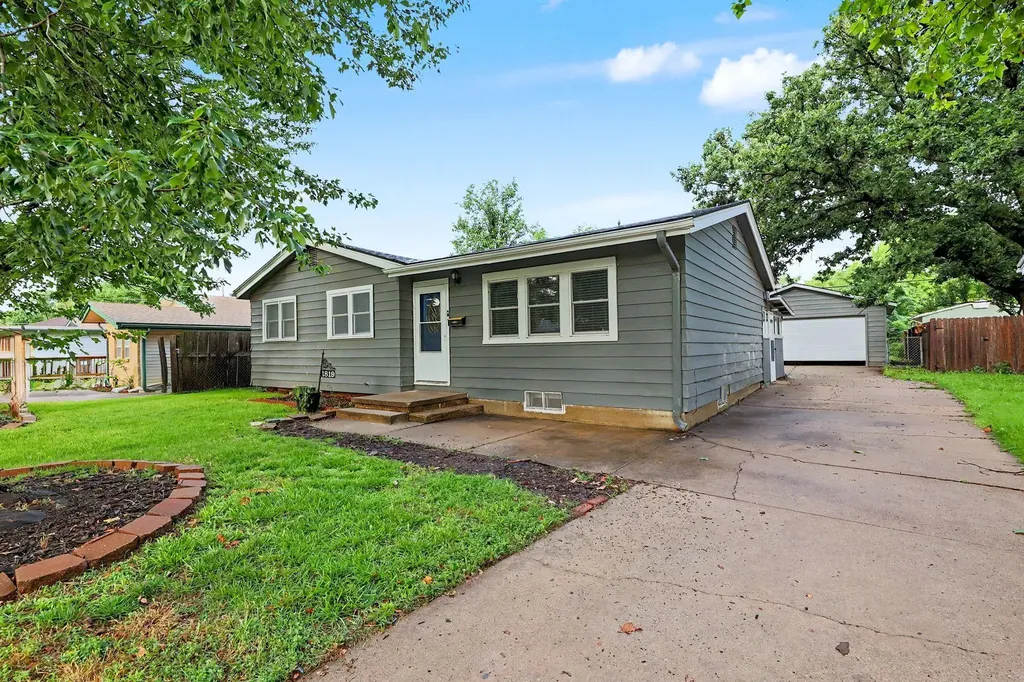 1819 N Westridge Wichita KS 67203