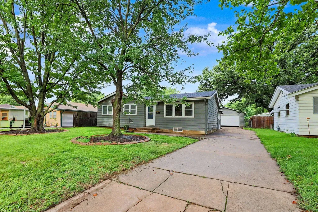 1819 N Westridge Wichita KS 67203