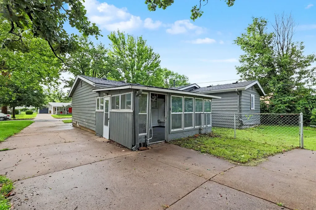 1819 N Westridge Wichita KS 67203