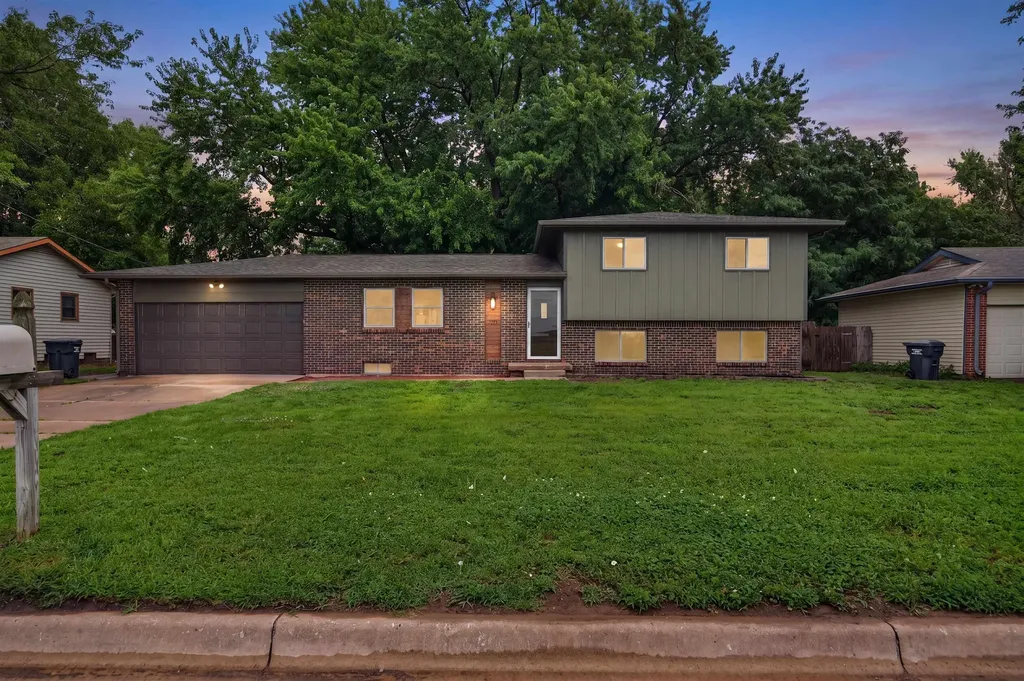 1124 N Country Acres Wichita KS 67212