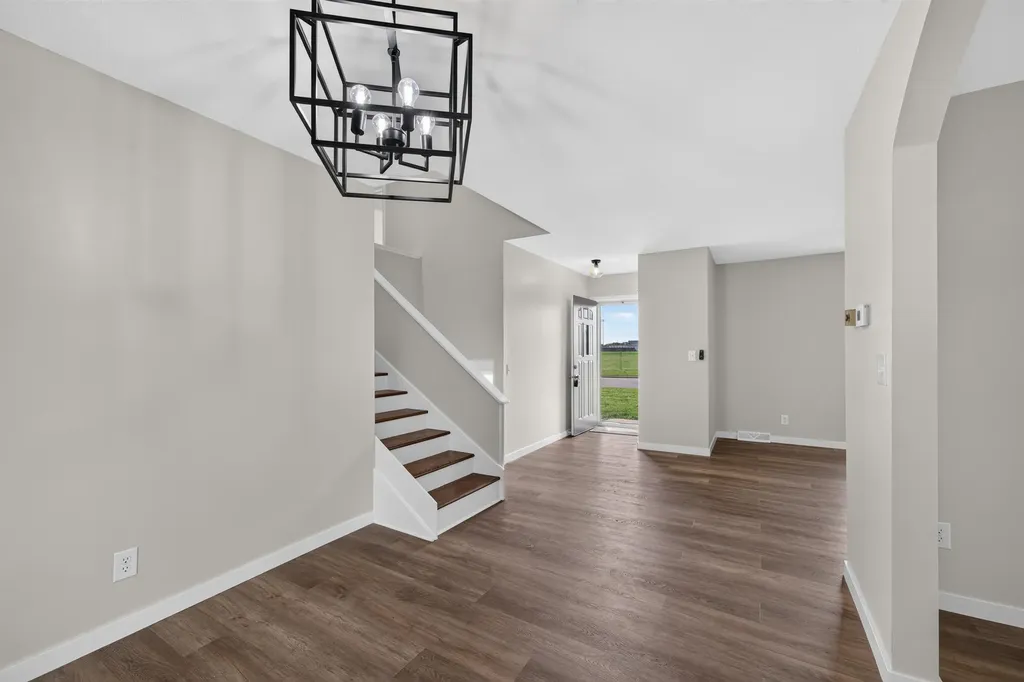 1124 N Country Acres Wichita KS 67212