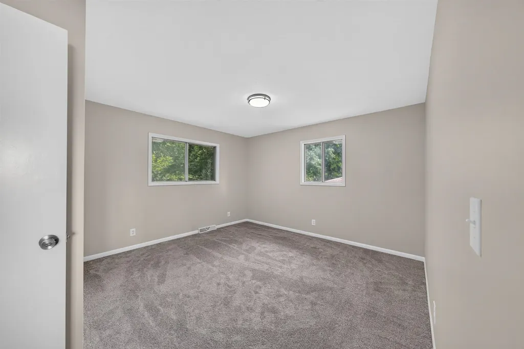 1124 N Country Acres Wichita KS 67212