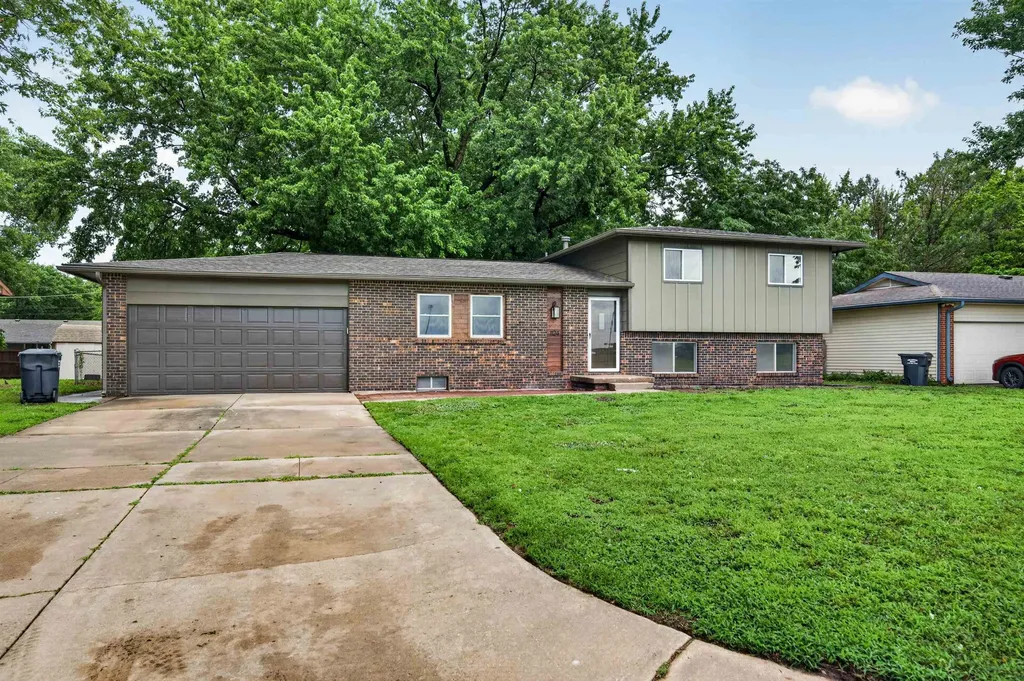 1124 N Country Acres Wichita KS 67212