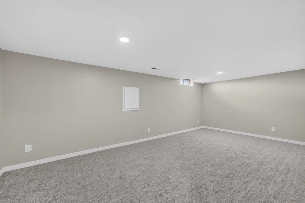 1124 N Country Acres Wichita KS 67212