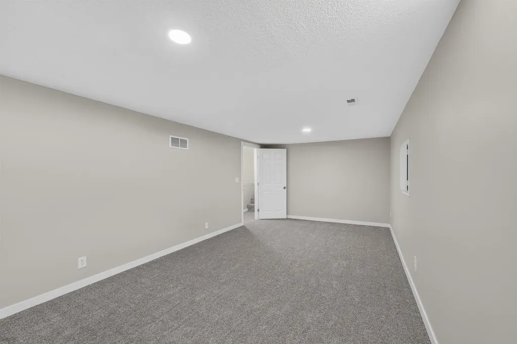 1124 N Country Acres Wichita KS 67212