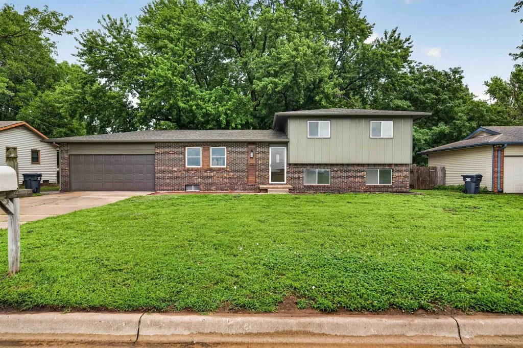 1124 N Country Acres Wichita KS 67212