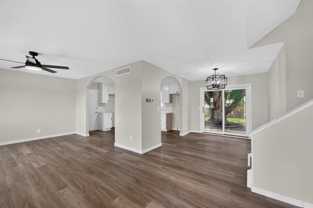 1124 N Country Acres Wichita KS 67212