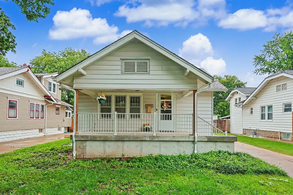 1044 N Perry Avenue Wichita KS 67203