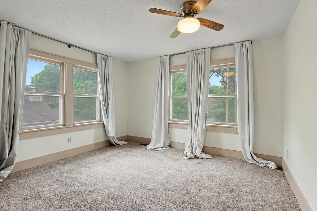 1044 N Perry Avenue Wichita KS 67203