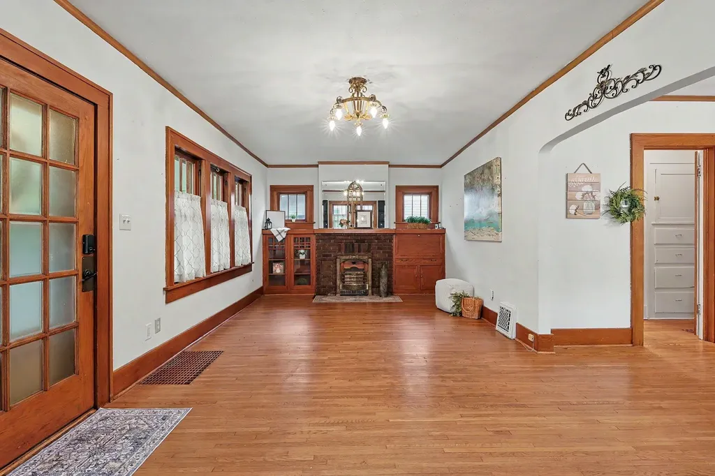 1044 N Perry Avenue Wichita KS 67203