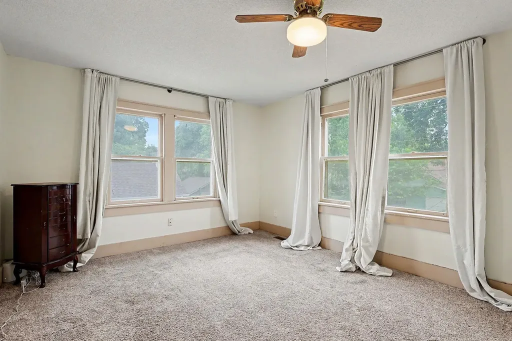 1044 N Perry Avenue Wichita KS 67203
