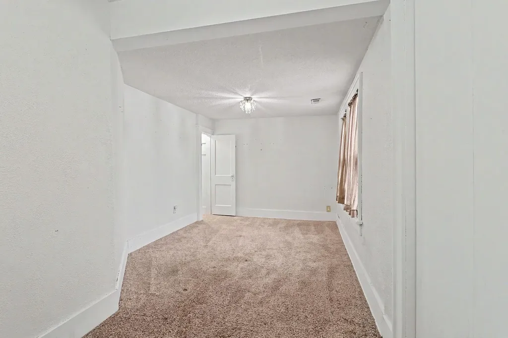 1044 N Perry Avenue Wichita KS 67203