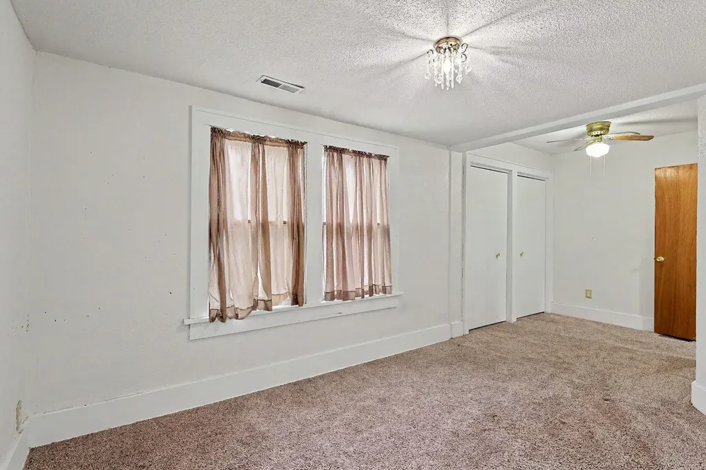1044 N Perry Avenue Wichita KS 67203