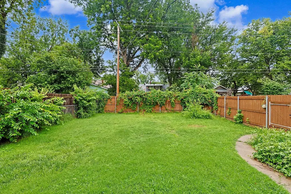 1044 N Perry Avenue Wichita KS 67203