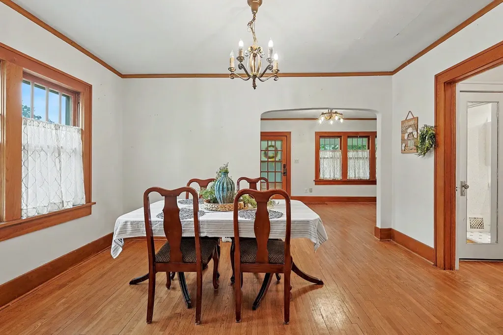 1044 N Perry Avenue Wichita KS 67203
