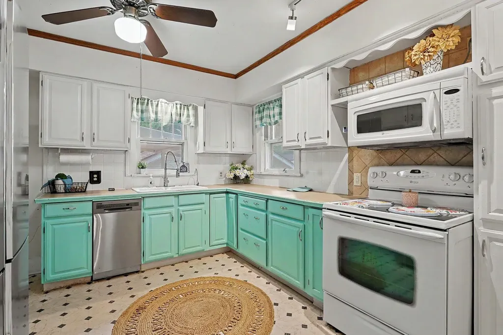 1044 N Perry Avenue Wichita KS 67203