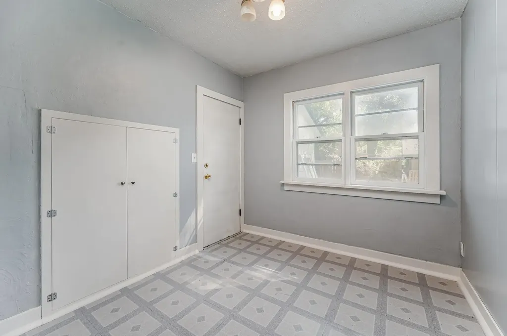 212 W 2nd Halstead KS 67056