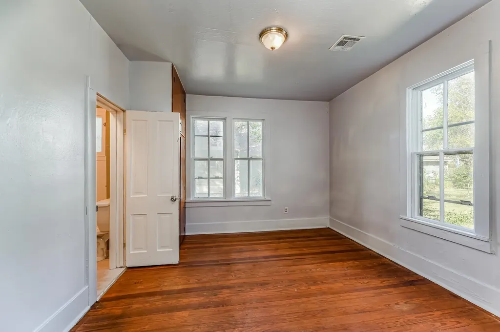 212 W 2nd Halstead KS 67056