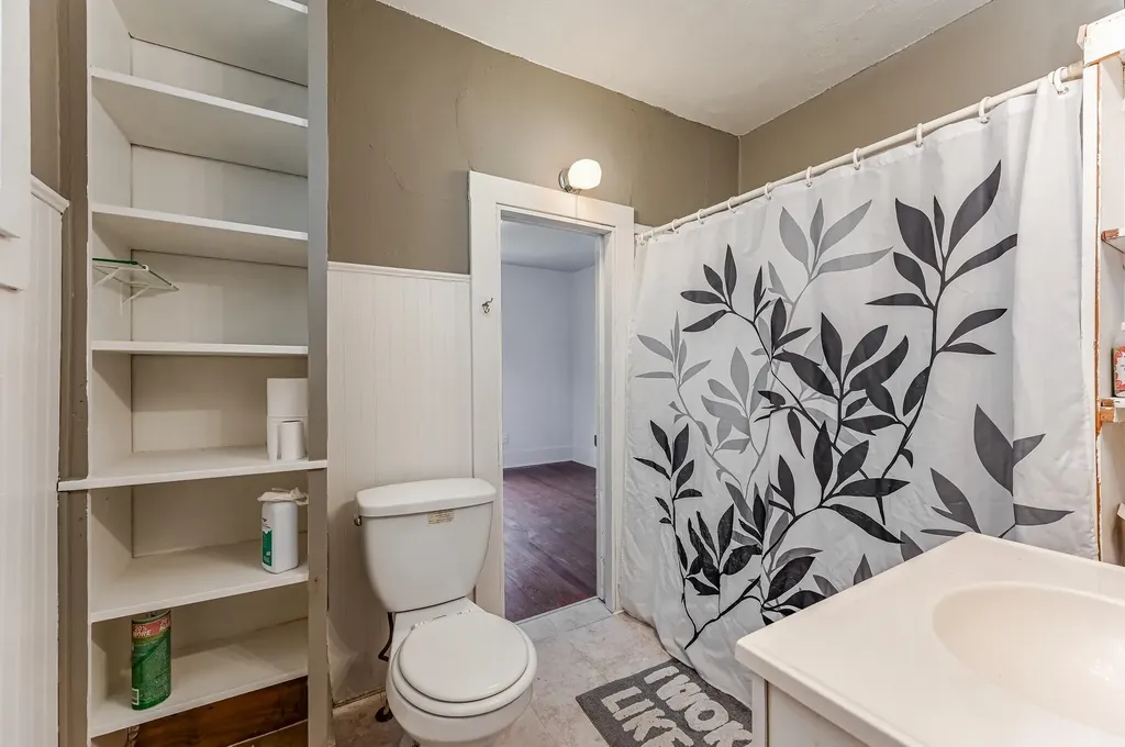 212 W 2nd Halstead KS 67056
