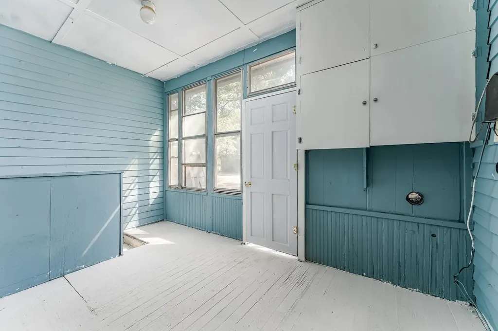 212 W 2nd Halstead KS 67056