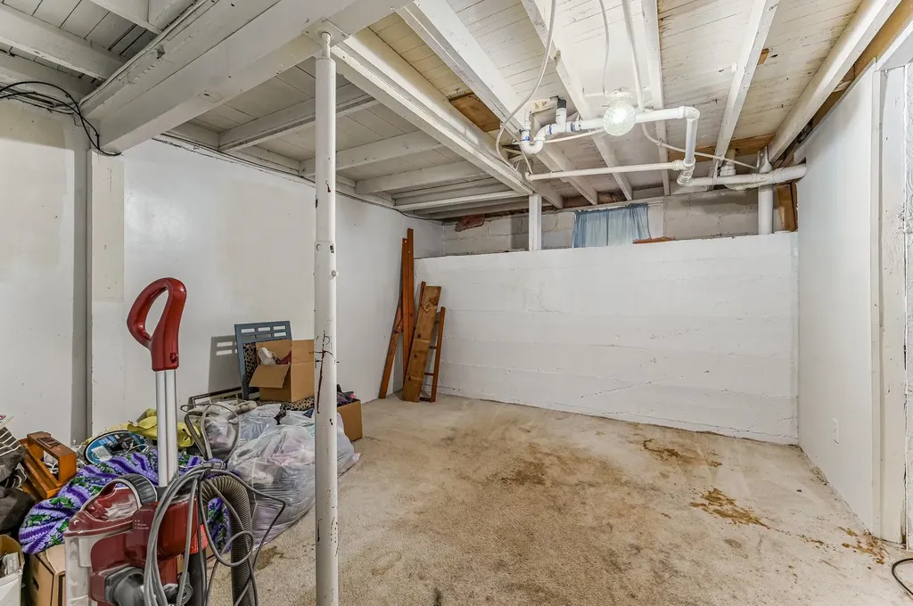 212 W 2nd Halstead KS 67056