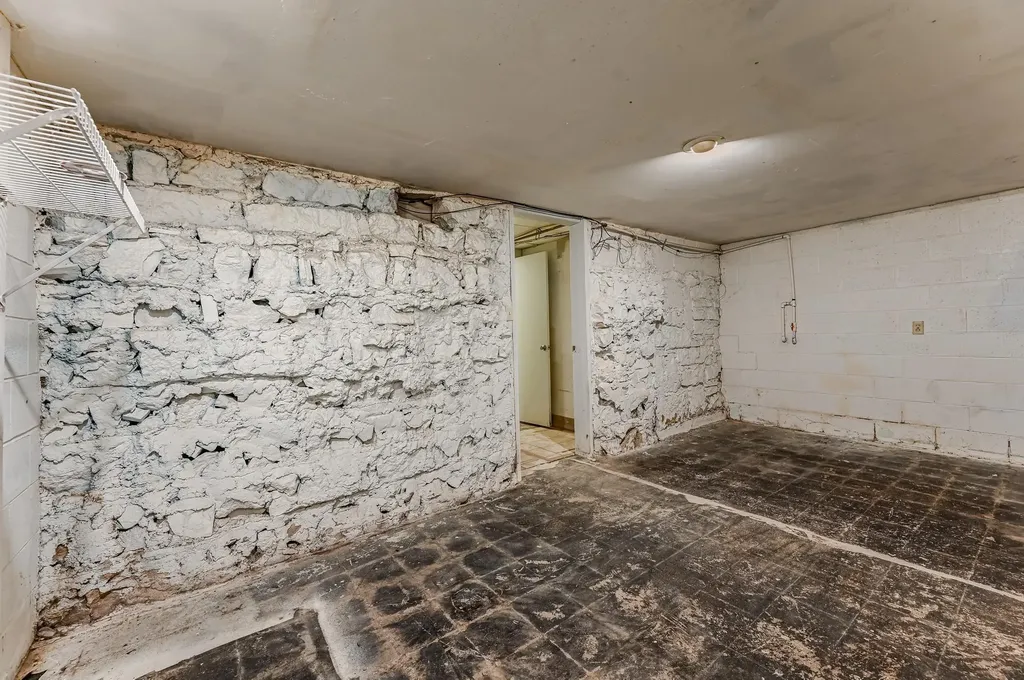 212 W 2nd Halstead KS 67056